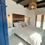 Aura *